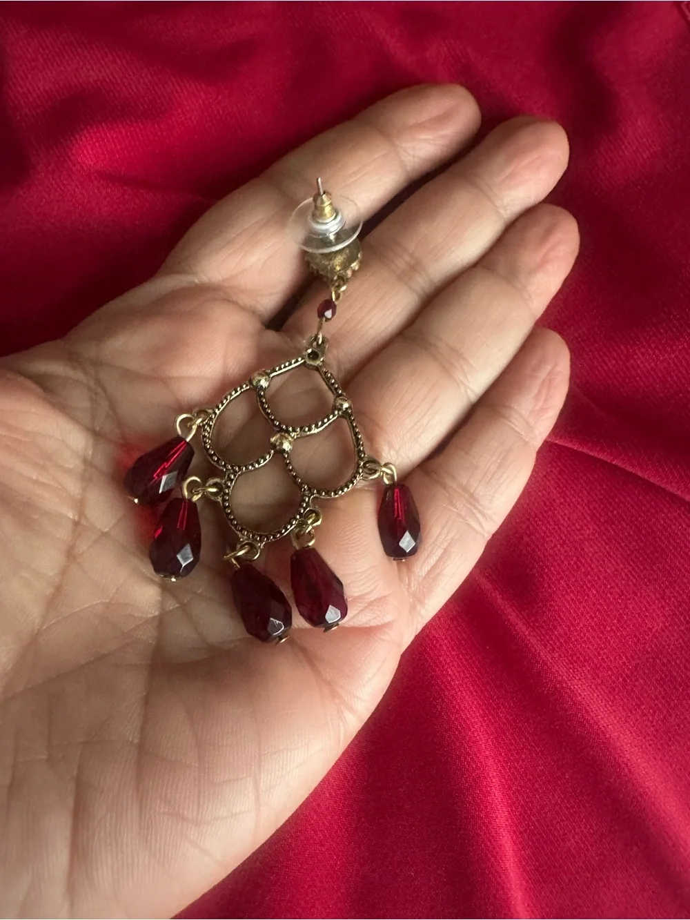 Vintage gold-tone dangle drop chandelier Earrings with maroon beads